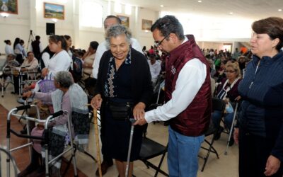 Convierte DIFEM El Poder de Servir en política de inclusión; entrega más de 600 Ayudas Funcionales para Adultos Mayores en el sur de la entidad